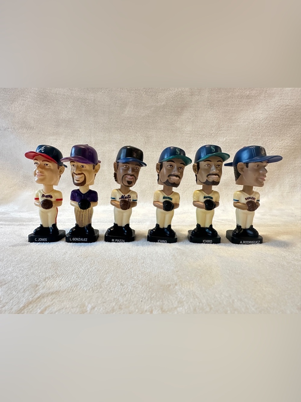 VINTAGE 2002 MLB MINI BOBBLE HEADS SET OF 6 COLLECTIBLE